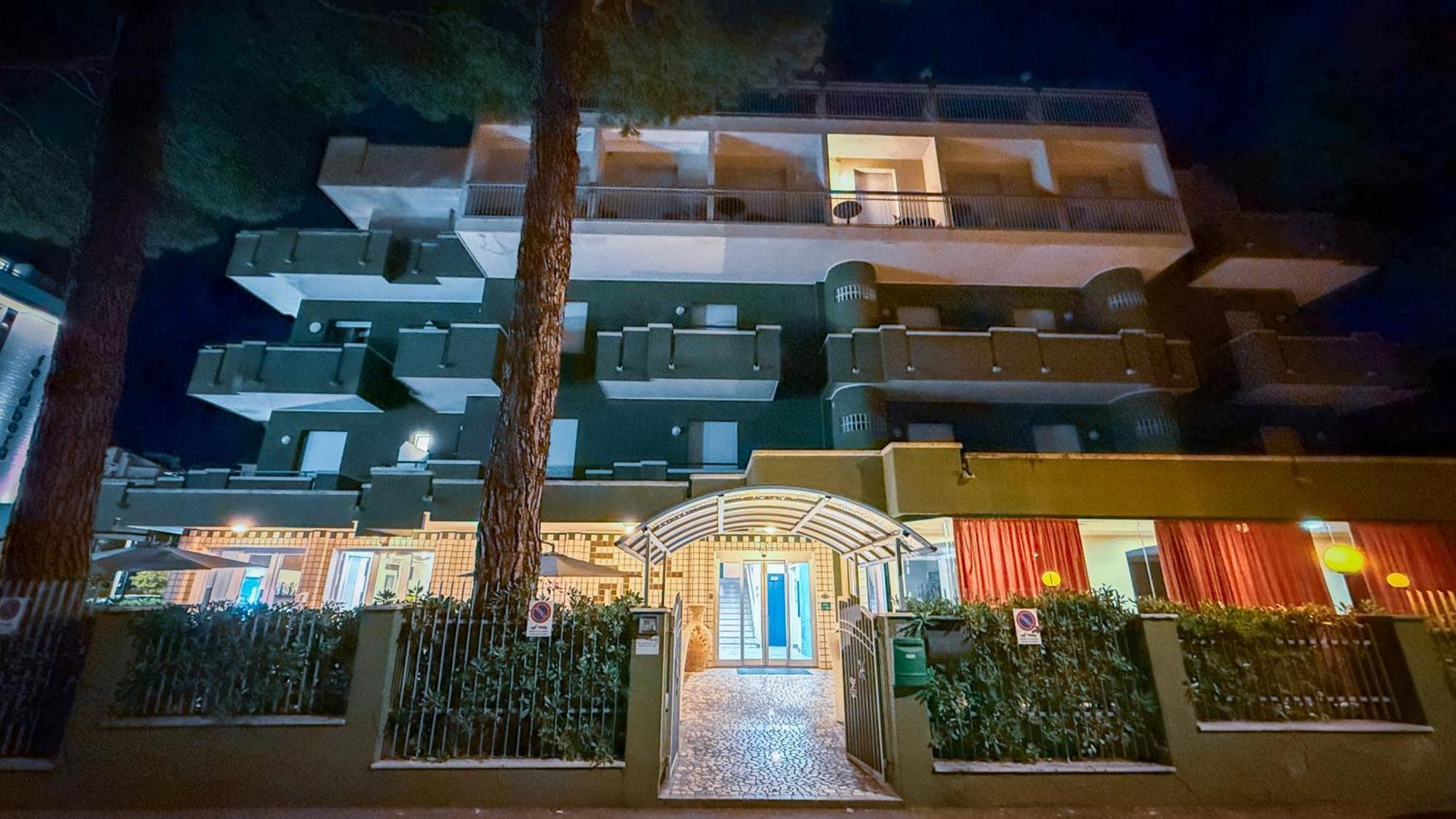 Hotel Etna - Nuova Gestione Romagnola All-Inclusive Spiaggia Parcheggio Riccione Exterior foto